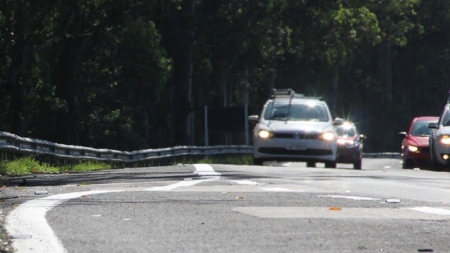 Farol passa a ser exigido durante o dia em rodovias de pista simples