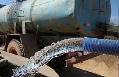 Apesar dos últimos dias de chuvas, Defesa Civil continua distribuindo água na zona rural