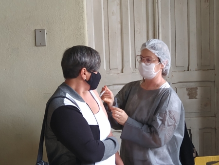 Nesta terça-feira (15) tem vacinação para quem fez a 1ª dose em 15/02 (CoronaVac)