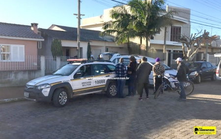 Duas pessoas mortas em residência na rua Max Stenzel