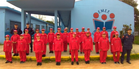 BOMBEIRO MIRIM: Corpo de Bombeiros realiza aula teórica de salvamento aquático