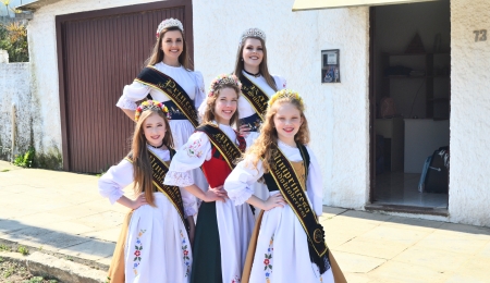 Corte da 33° Südoktoberfest visitou o Jornal O Lourenciano