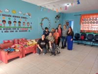 Consulado Gremista realizou doações para APAE em São Lourenço do Sul