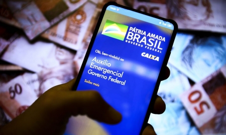 Caixa deposita auxílio emergencial para nascidos em abril