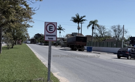 Motoristas devem ficar atentos à mudança na sinalização de estacionamento próximo ao Parque do Sindicato Rural no período da Expofeira
