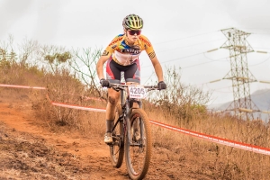BRUNA ELIAS conquista mais uma vitória em São Paulo e lidera sua categoria