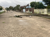 Temporal causou estragos na madrugada desta quinta-feira