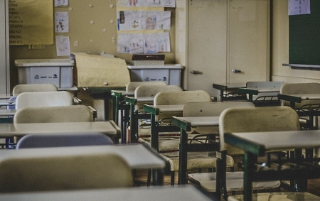 Justiça suspende aulas presenciais da rede pública e privada em todo Estado