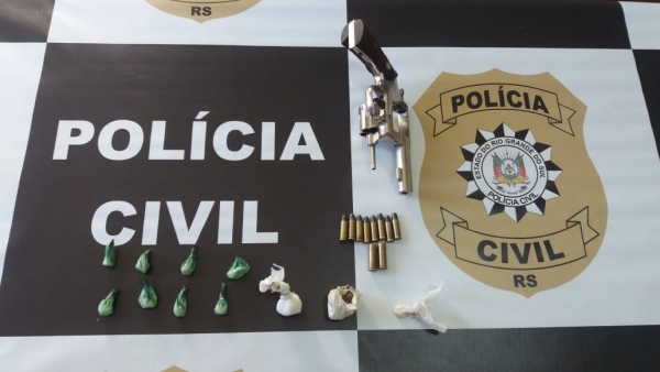 Polícia Civil de Cristal, com apoio de policiais civis de SLS cumpriu mandado de busca e apreensão investigação de tráfico de drogas