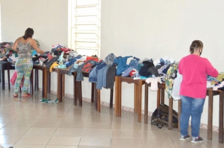 Campanha do Agasalho realiza entregas no salão da Igreja Matriz nesta quarta, quinta e sexta-feira