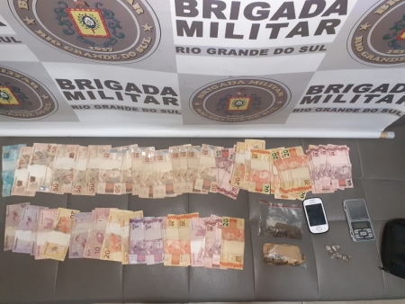 Brigada Militar prende dois homens por tráfico de drogas no município de Cristal