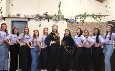 Sonnenschein reuniu-se com as candidatas à Rainha da 35ª Südoktoberfest