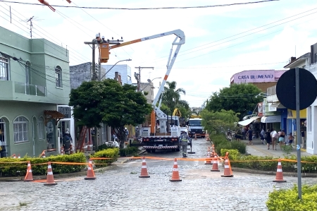 CEEE instala novo transformador no centro para não sobrecarregar mais a rede no local