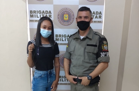 Brigada Militar de São Lourenço do Sul recebe doação de mecha de cabelo para a Campanha Cabelos de Aço