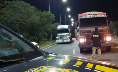 PRF flagra adolescente de 17 anos dirigindo um bitrem carregado de soja em Capão do Leão