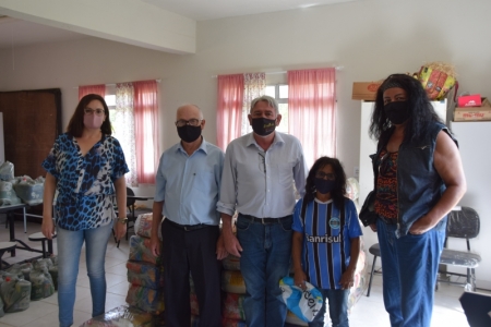 Prefeitura de São Lourenço do Sul distribui cestas básicas a famílias em vulnerabilidade social