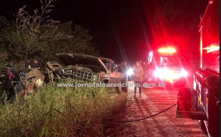 Camionete colidiu com carroça na estrada da Camponesa