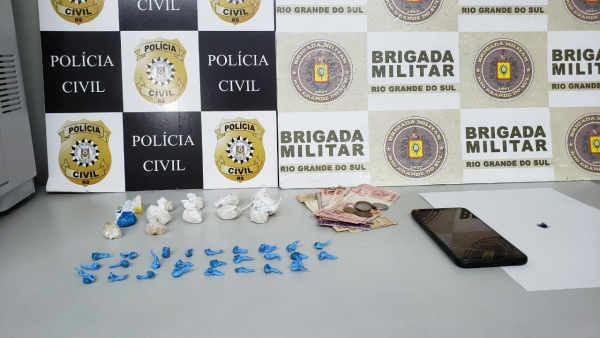 Polícia Civil e Brigada Militar prenderam mulher em flagrante por tráfico de entorpecentes