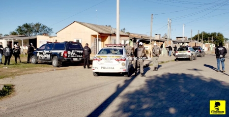 Polícia de Civil com o apoio da Brigada Militar realizou 3 mandados de busca e apreensão no Bairro Nova Esperança