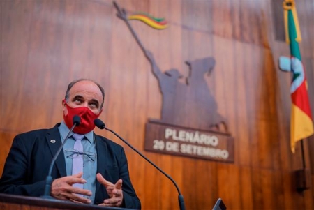 Projeto regulamenta exigência de prova de vacinação contra Covid-19 para acesso a espaços públicos e privados