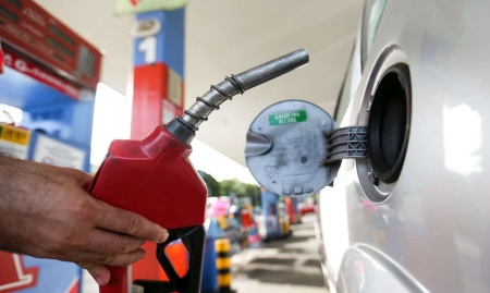 Petrobras informa às distribuidoras novo aumento da gasolina a partir desta quinta