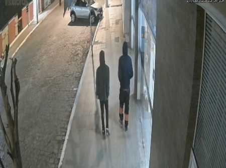 Loja no centro da cidade foi arrombada e furtada na noite de sexta-feira