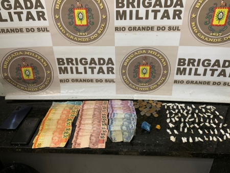 Brigada militar prendeu um homem e uma mulher por tráfico de drogas no Bairro Camponesa
