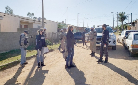 Polícia Civil de SLS, em conjunto com a Brigada Militar, cumpriu mandados de busca e apreensão na Colina do Sol