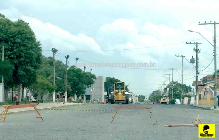 Prefeitura iniciou as obras de asfaltamento da "Passarela do Samba"
