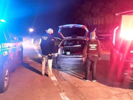 PRF e Polícia Civil prenderam dois homens que transportavam drogas na BR-116