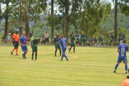 Domingo de semifinais no Municipal de Futebol