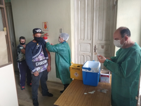 Nesta terça-feira tem vacinação de 1ª dose para pessoas com 12 anos ou mais e 2ª dose para quem fez a 1ª dose dia 07 de dezembro