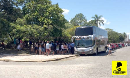 Jovens lourencianos partem de São Lourenço para o Exército em Jaguarão