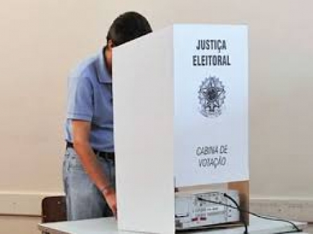TSE: Eleitores deverão usar máscaras faciais e higienizar as mãos antes e depois de votar - Leia mais