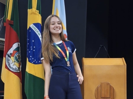 Aluna do Escola Nossa Senhora Estrela do Mar recebeu premiação da OBMEP em Rio Grande